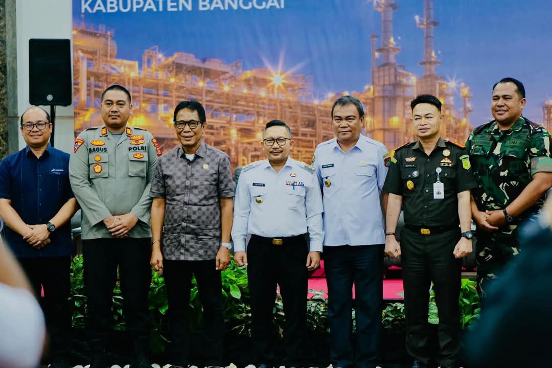 Bupati Banggai, Amirudin menghadiri rapat penyelesaian pengadaan tanah project pengembangan Senoro Selatan bersama Forkopimda dan SKK Migas-JOB Tomori. Rabu (8/1/2025). [Foto : DKISP Banggai]