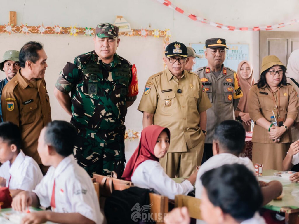photo_2025-01-13_23-24-39 Wabup Furqanuddin hadiri Pemberian Makanan Bergizi Gratis di SDN Inpres 2 Toili, Desa Samalore, Kecamatan Toili Jaya.